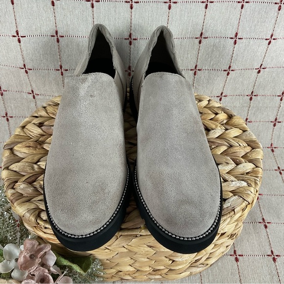 Blondo “Robin” Waterproof Beige Suede Flats Women’s Size 6 NWOT B6735 MSH - Picture 2 of 11